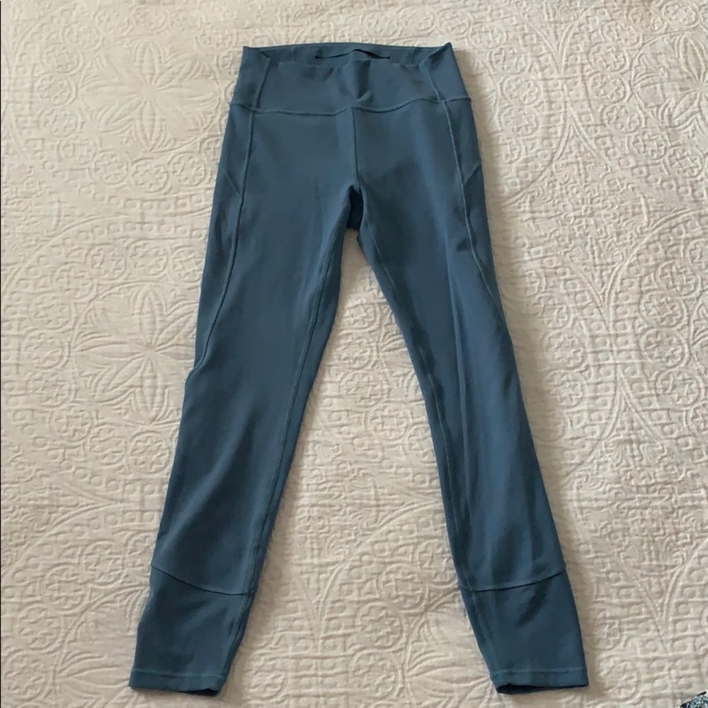 Lululemon leggings in blue, size 6